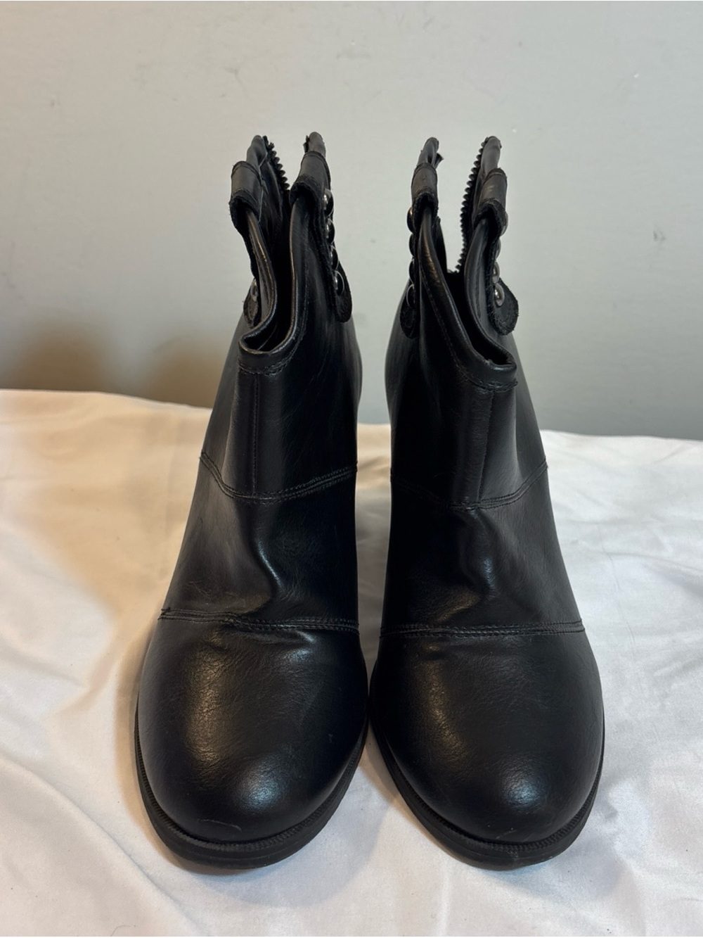 Refresh Black Women's Leather Ankle Boots - Classic Chelsea Style